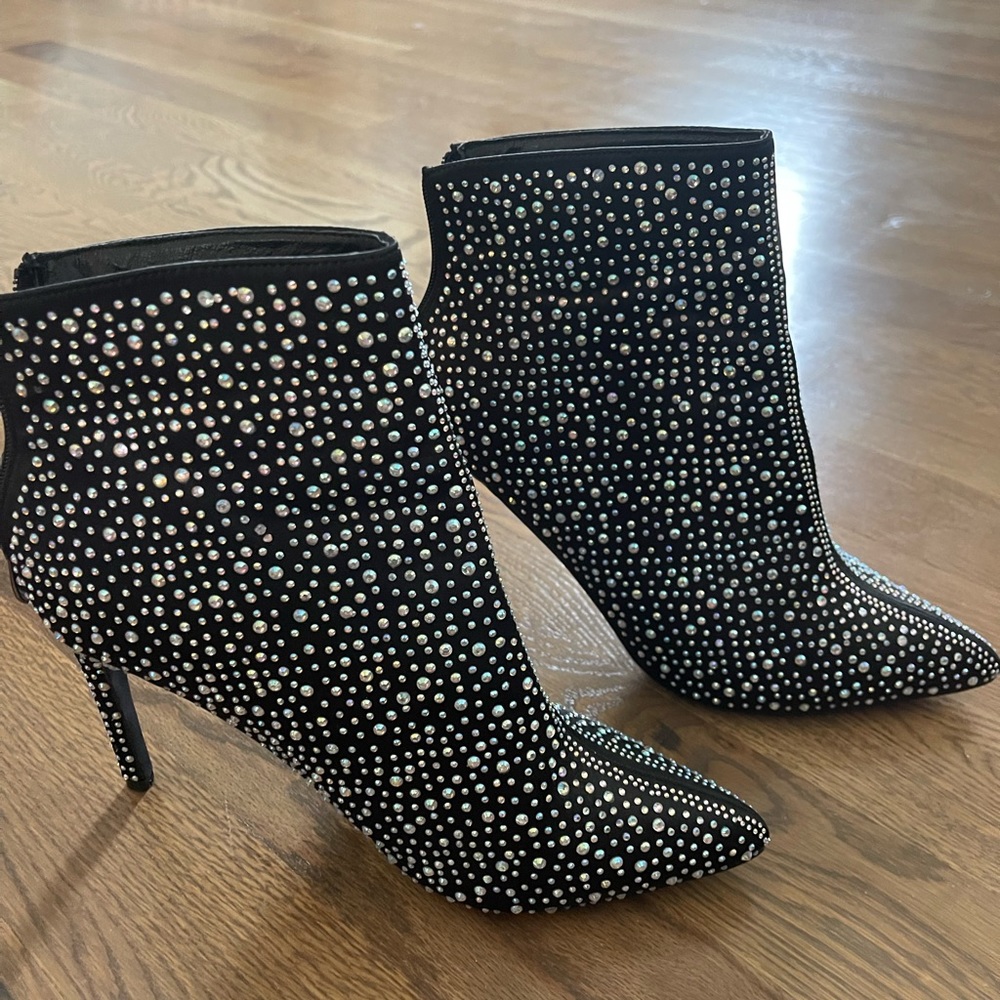 Size 10 Cape Robbin black studded heeled boots